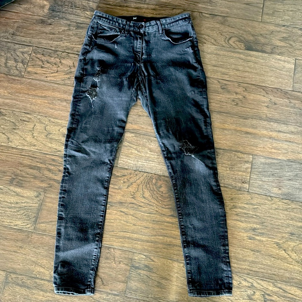 3 x 1 black stretch jeans. 5 pocket with slight rips